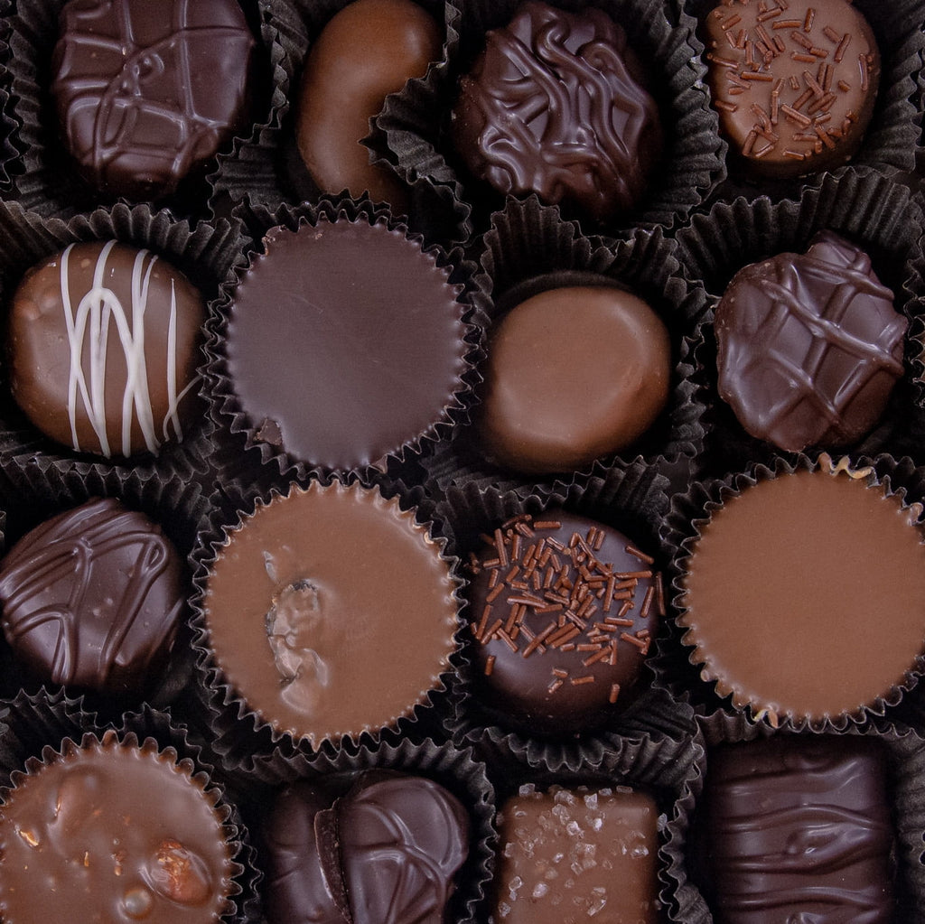 Deluxe Assortment Milk Dark 2lb S883188
